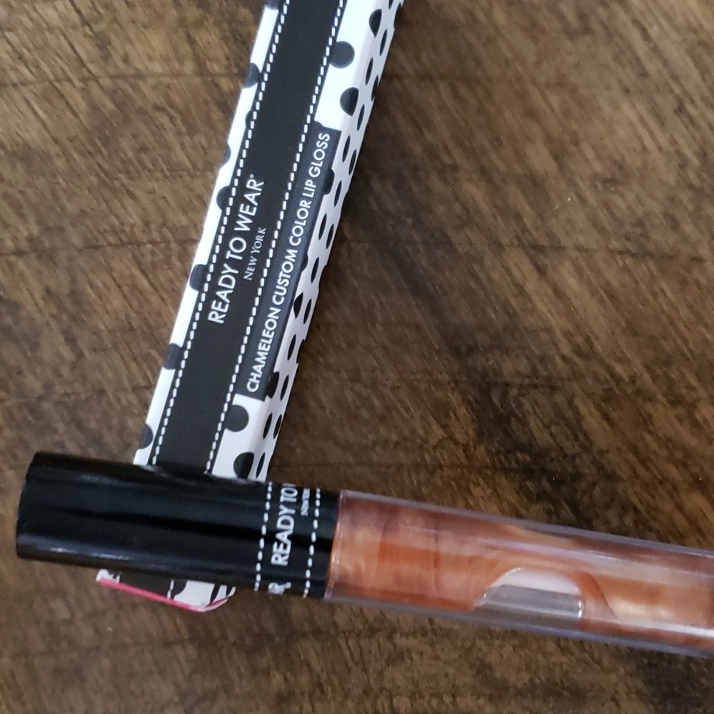 READY TO WEAR NY LIP GLOSS